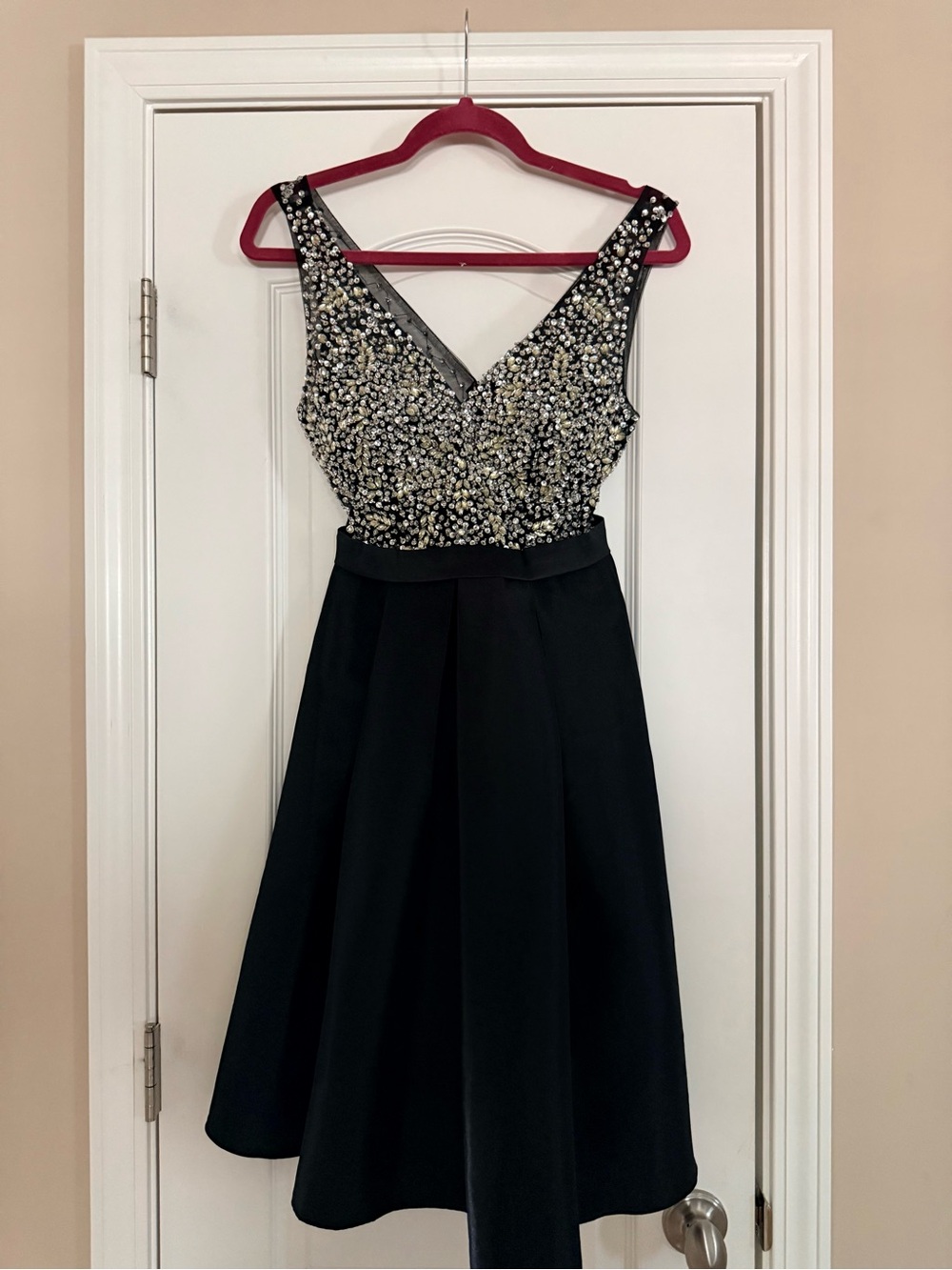 Embellished V‑Neck Black Party Dress